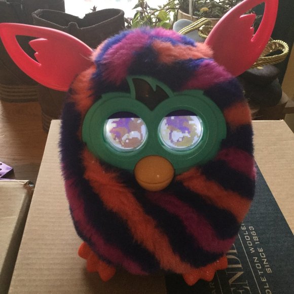 Furby works tie dye in excellent working condition - Picture 1 of 7